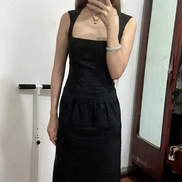 Reiss Dresses & Skirts - Reiss embroidered dress